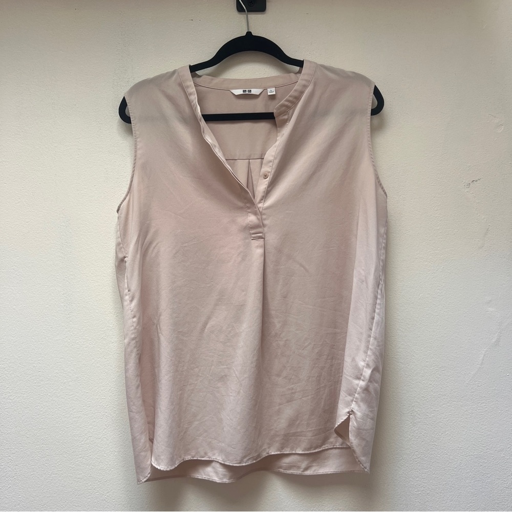 Uniqlo Sleeveless V-Neck Tank in Pale Beige